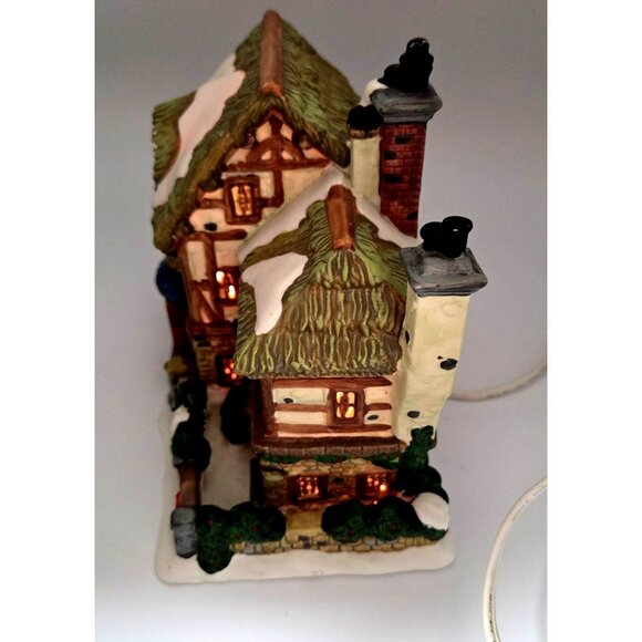 Santa's Workbench "Woodview Cottage" from the Towne Series, a collectible illumi - Picture 2 of 10